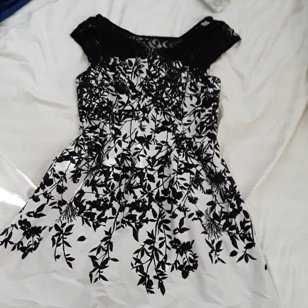 Beautiful leaf shadow dress